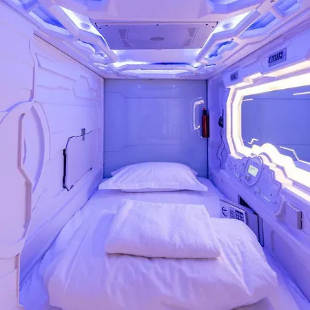 فندق-كبسولة Spacehotel